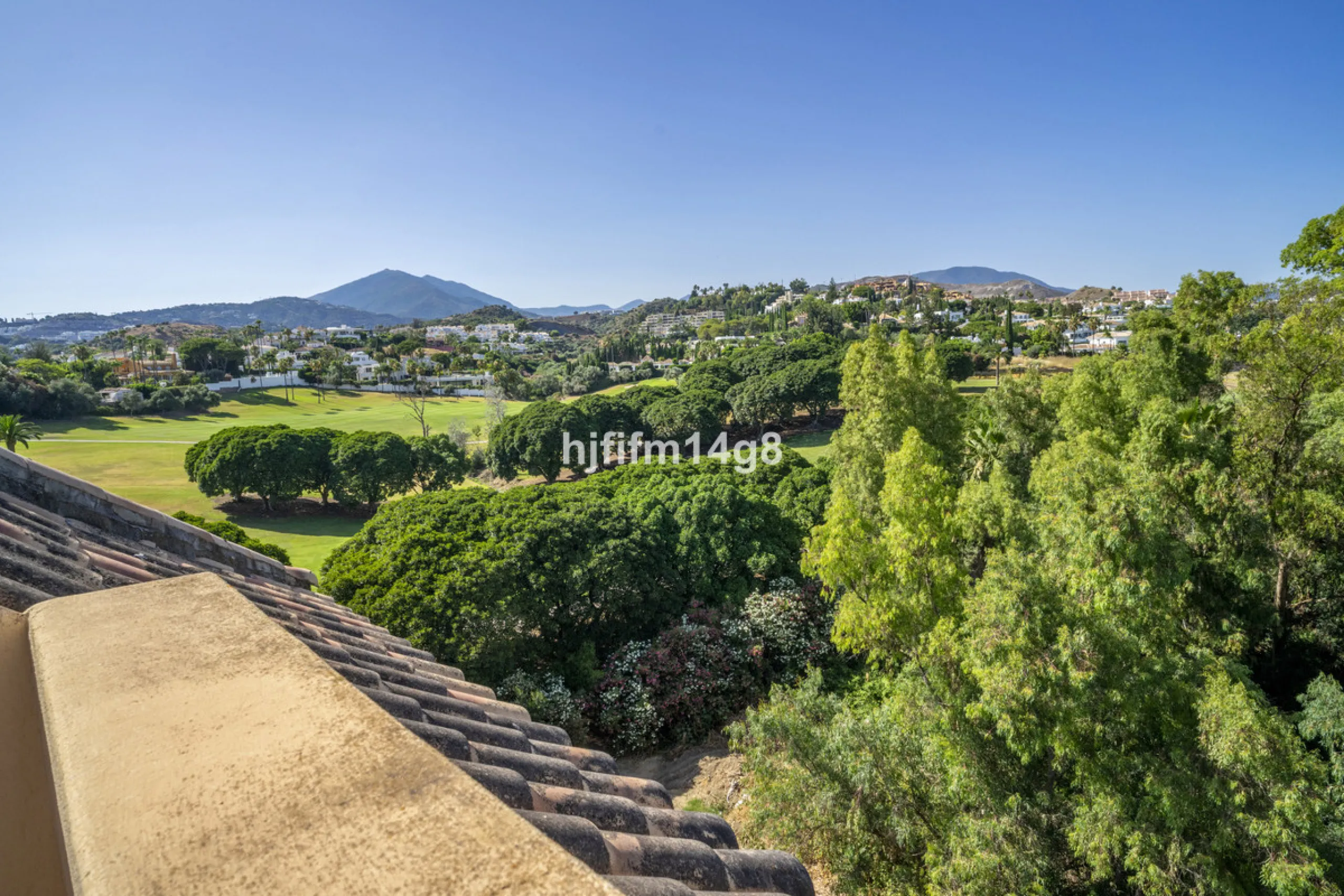 Welcome to this bright and spacious 2-bedroom penthouse in the sought-after Lorcrigolf community, perfectly positioned next to the golf course and offering spectacular views of La Concha Mountain.
