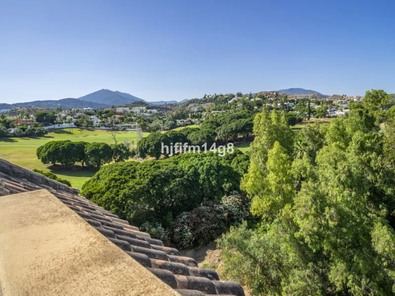 Apartment - Penthouse Duplex в продаже в Marbella, Málaga. В доме 2 спален и 3 ванных комнат. Площадь дома 130 м²