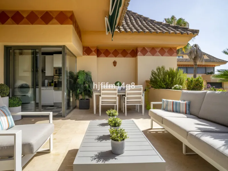 Welcome to this bright and spacious 2-bedroom penthouse in the sought-after Lorcrigolf community, perfectly positioned next to the golf course and offering spectacular views of La Concha Mountain.