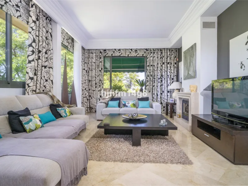 Welcome to this bright and spacious 2-bedroom penthouse in the sought-after Lorcrigolf community, perfectly positioned next to the golf course and offering spectacular views of La Concha Mountain.