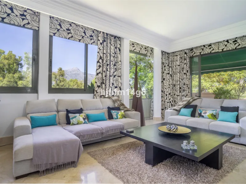 Welcome to this bright and spacious 2-bedroom penthouse in the sought-after Lorcrigolf community, perfectly positioned next to the golf course and offering spectacular views of La Concha Mountain.