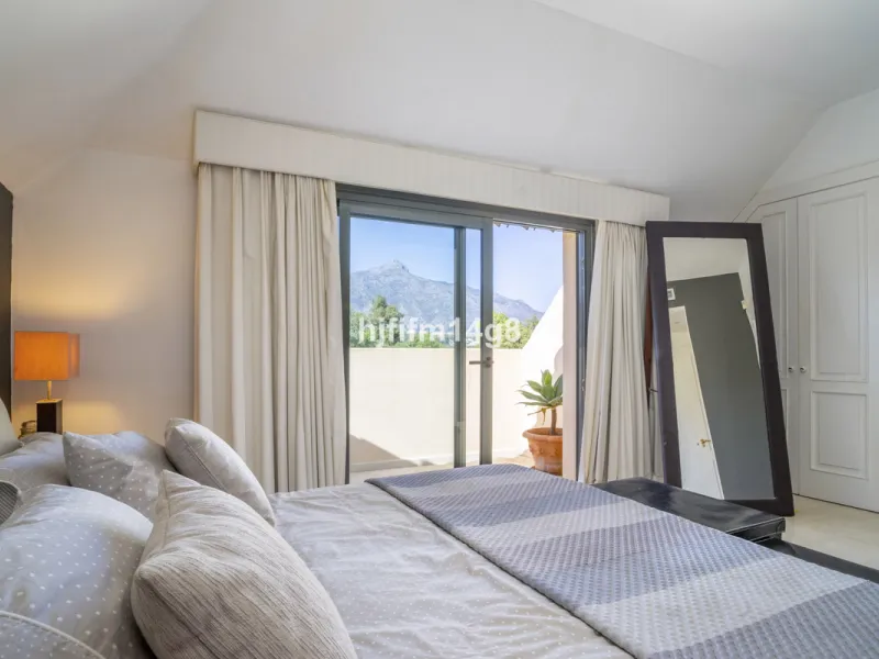 Welcome to this bright and spacious 2-bedroom penthouse in the sought-after Lorcrigolf community, perfectly positioned next to the golf course and offering spectacular views of La Concha Mountain.