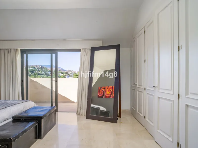 Welcome to this bright and spacious 2-bedroom penthouse in the sought-after Lorcrigolf community, perfectly positioned next to the golf course and offering spectacular views of La Concha Mountain.