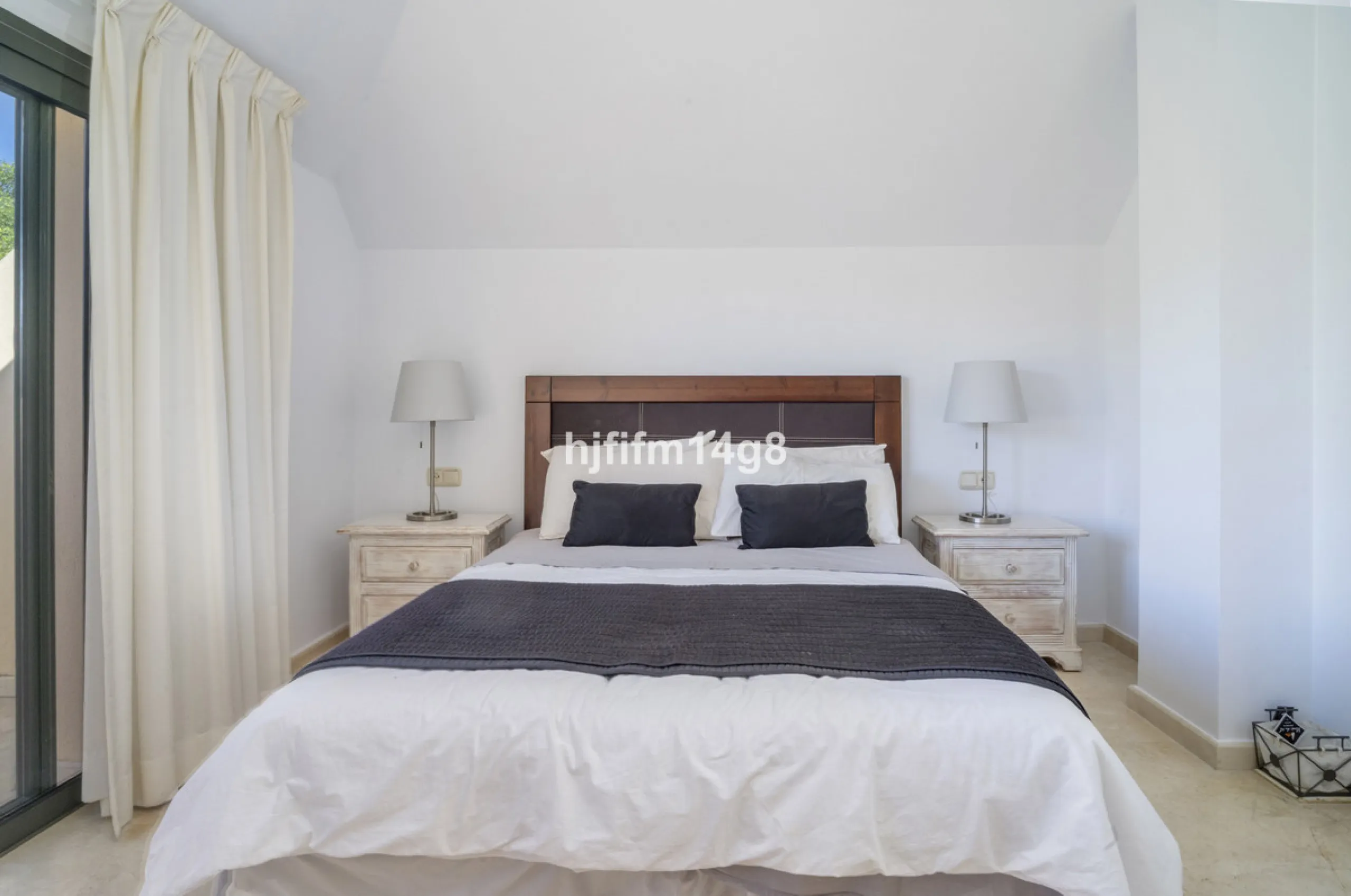 Welcome to this bright and spacious 2-bedroom penthouse in the sought-after Lorcrigolf community, perfectly positioned next to the golf course and offering spectacular views of La Concha Mountain.