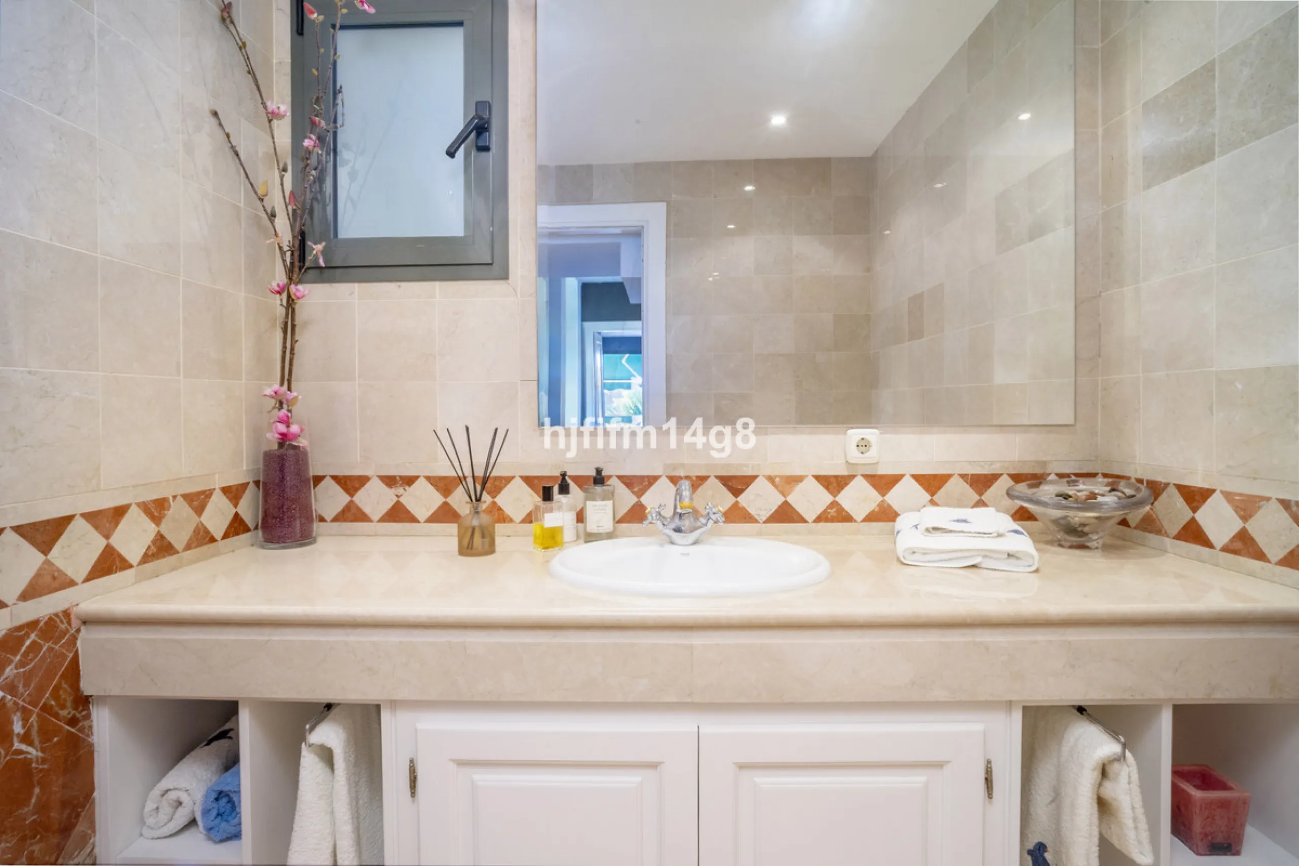 Welcome to this bright and spacious 2-bedroom penthouse in the sought-after Lorcrigolf community, perfectly positioned next to the golf course and offering spectacular views of La Concha Mountain.