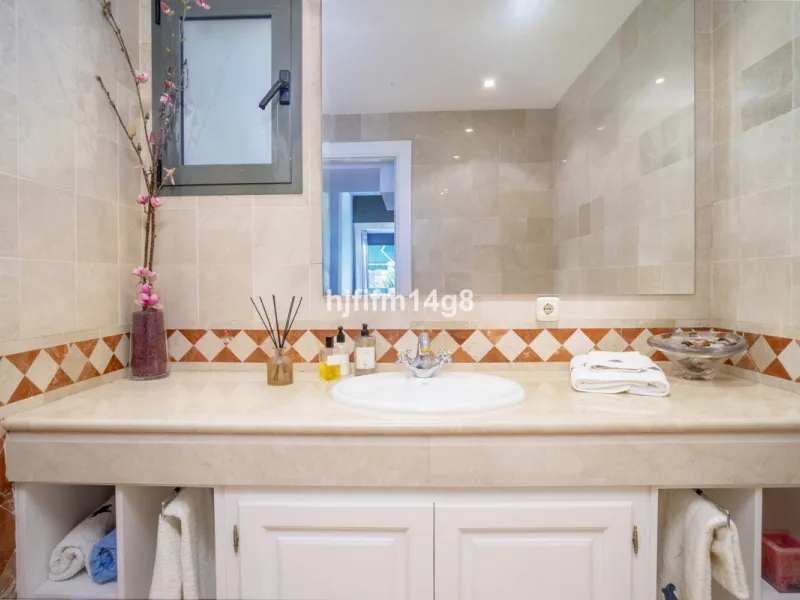 Welcome to this bright and spacious 2-bedroom penthouse in the sought-after Lorcrigolf community, perfectly positioned next to the golf course and offering spectacular views of La Concha Mountain.