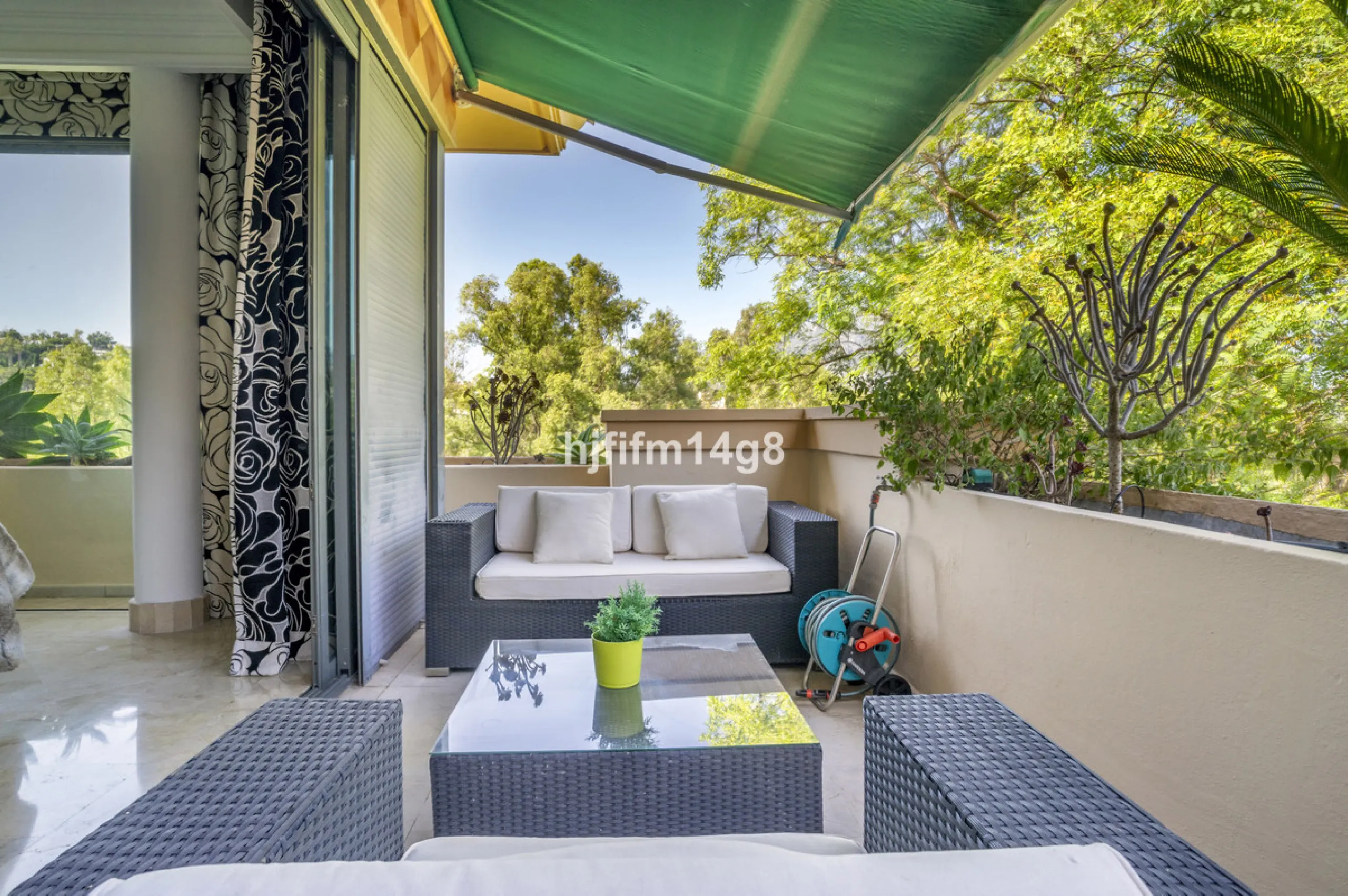 Welcome to this bright and spacious 2-bedroom penthouse in the sought-after Lorcrigolf community, perfectly positioned next to the golf course and offering spectacular views of La Concha Mountain.
