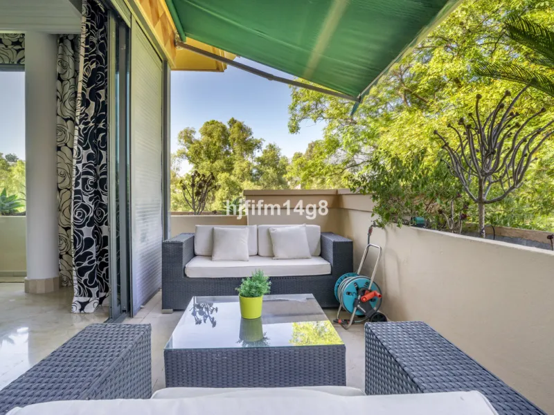 Welcome to this bright and spacious 2-bedroom penthouse in the sought-after Lorcrigolf community, perfectly positioned next to the golf course and offering spectacular views of La Concha Mountain.