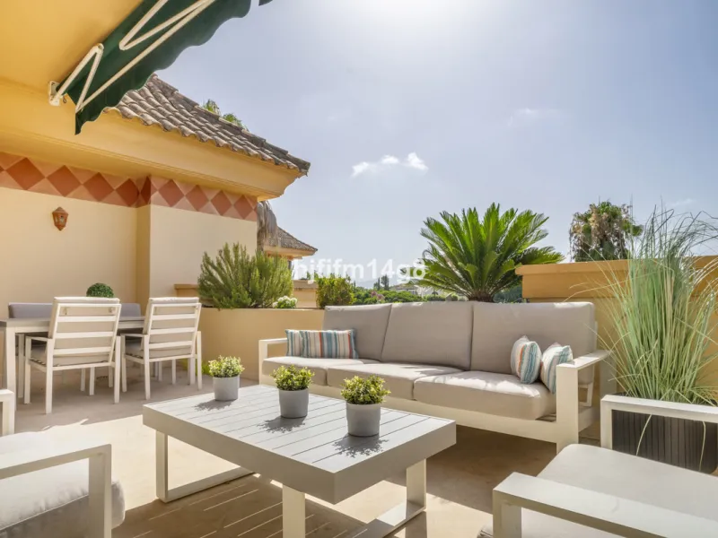 Welcome to this bright and spacious 2-bedroom penthouse in the sought-after Lorcrigolf community, perfectly positioned next to the golf course and offering spectacular views of La Concha Mountain.