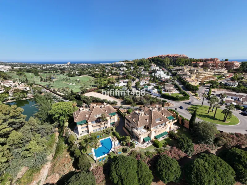 Welcome to this bright and spacious 2-bedroom penthouse in the sought-after Lorcrigolf community, perfectly positioned next to the golf course and offering spectacular views of La Concha Mountain.