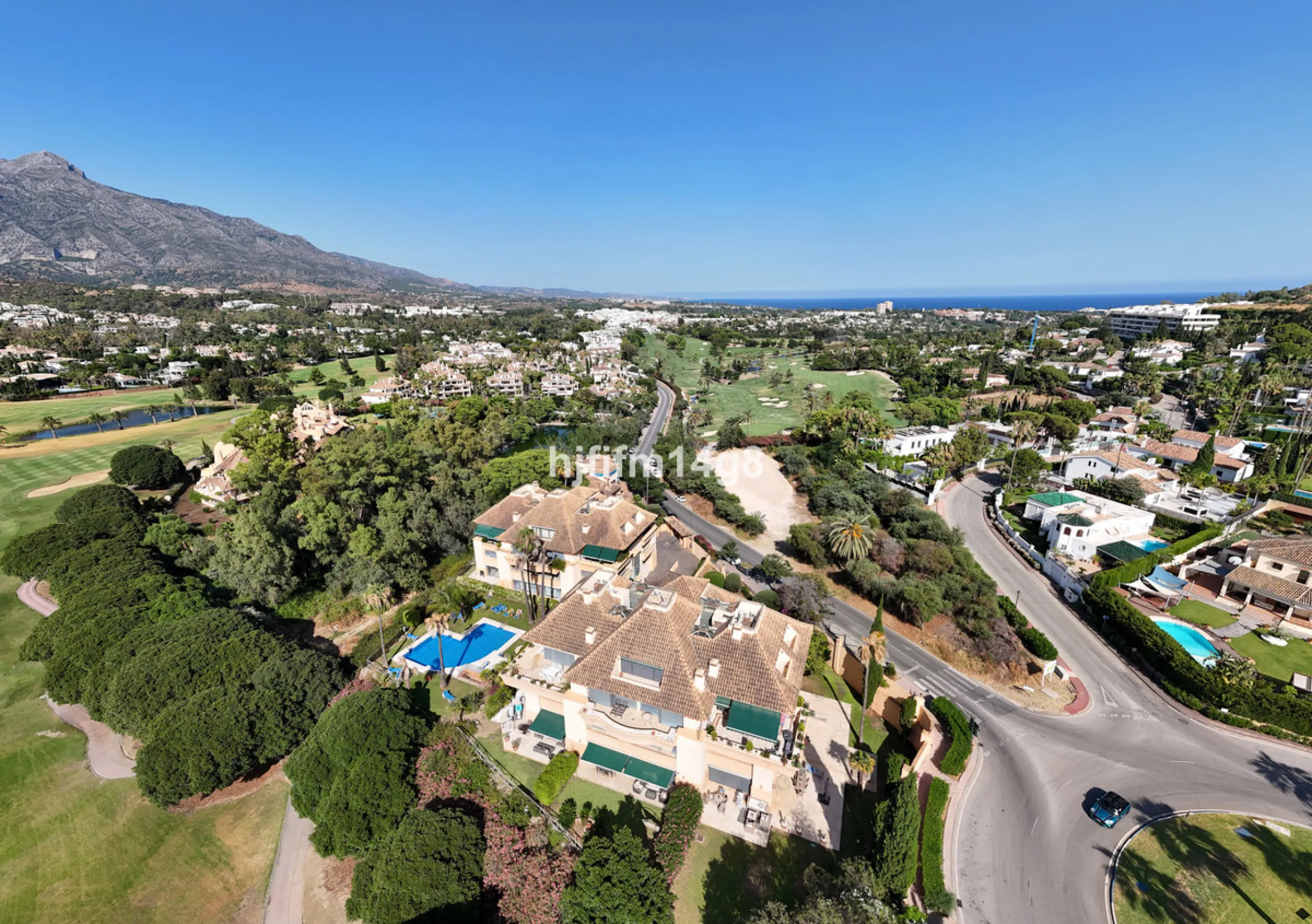 Welcome to this bright and spacious 2-bedroom penthouse in the sought-after Lorcrigolf community, perfectly positioned next to the golf course and offering spectacular views of La Concha Mountain.