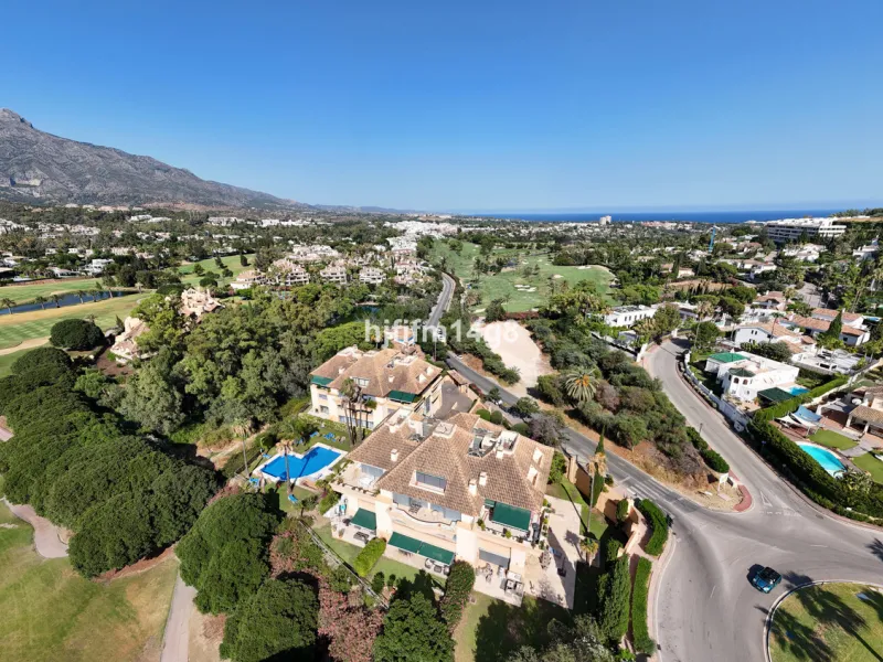 Welcome to this bright and spacious 2-bedroom penthouse in the sought-after Lorcrigolf community, perfectly positioned next to the golf course and offering spectacular views of La Concha Mountain.