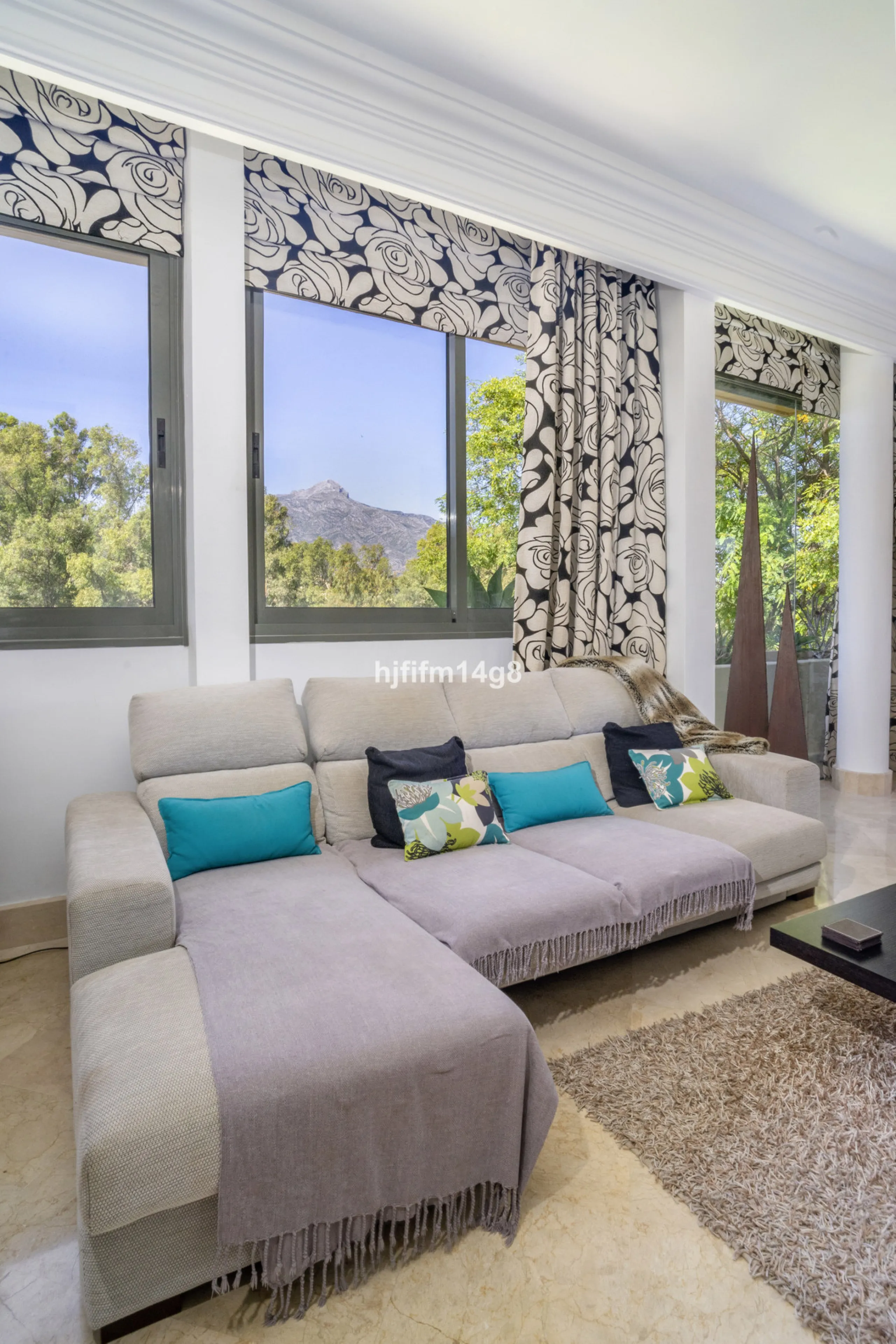 Welcome to this bright and spacious 2-bedroom penthouse in the sought-after Lorcrigolf community, perfectly positioned next to the golf course and offering spectacular views of La Concha Mountain.