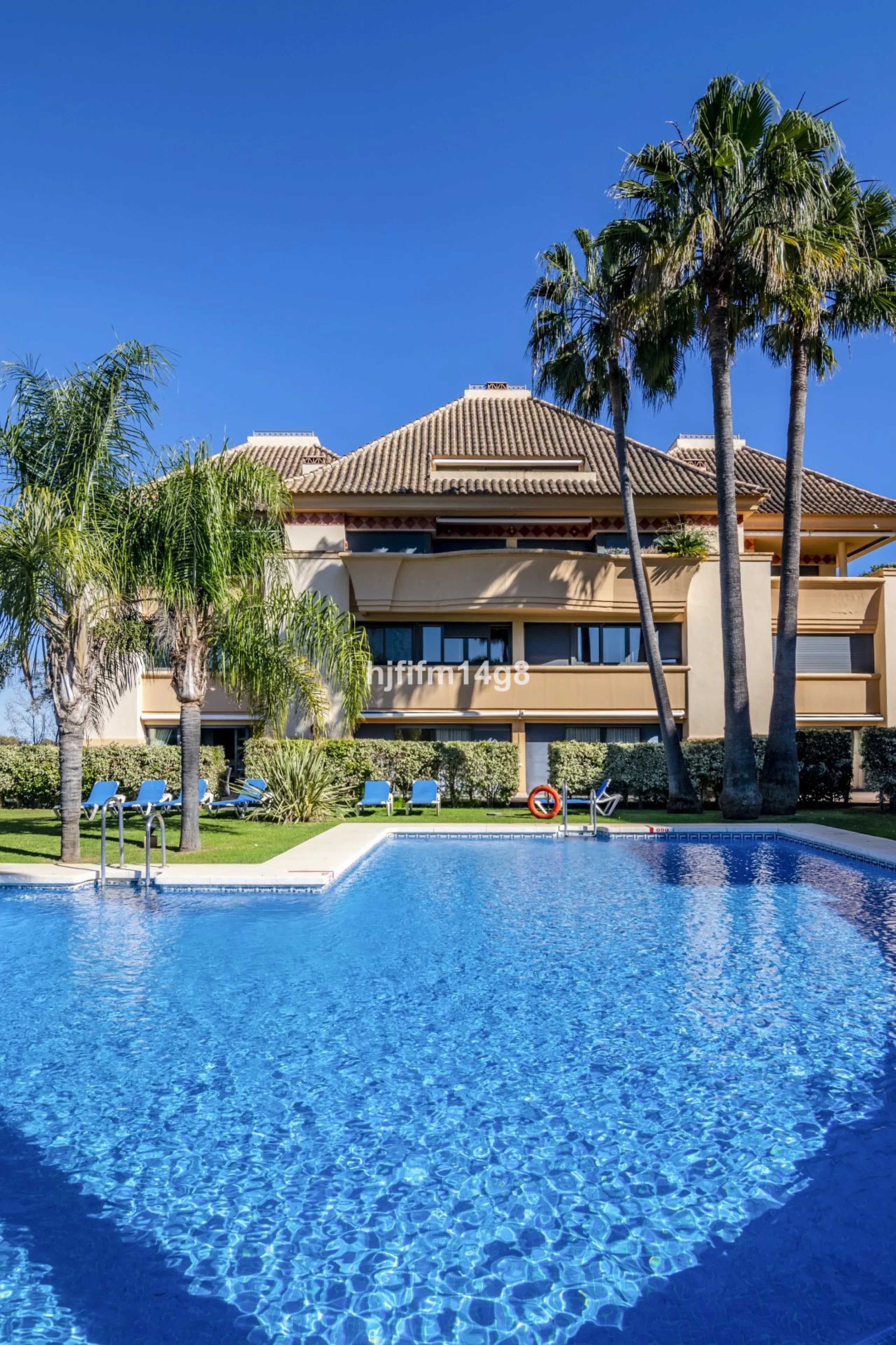 Welcome to this bright and spacious 2-bedroom penthouse in the sought-after Lorcrigolf community, perfectly positioned next to the golf course and offering spectacular views of La Concha Mountain.