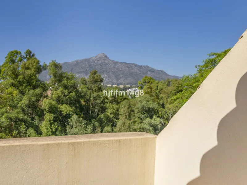 Welcome to this bright and spacious 2-bedroom penthouse in the sought-after Lorcrigolf community, perfectly positioned next to the golf course and offering spectacular views of La Concha Mountain.