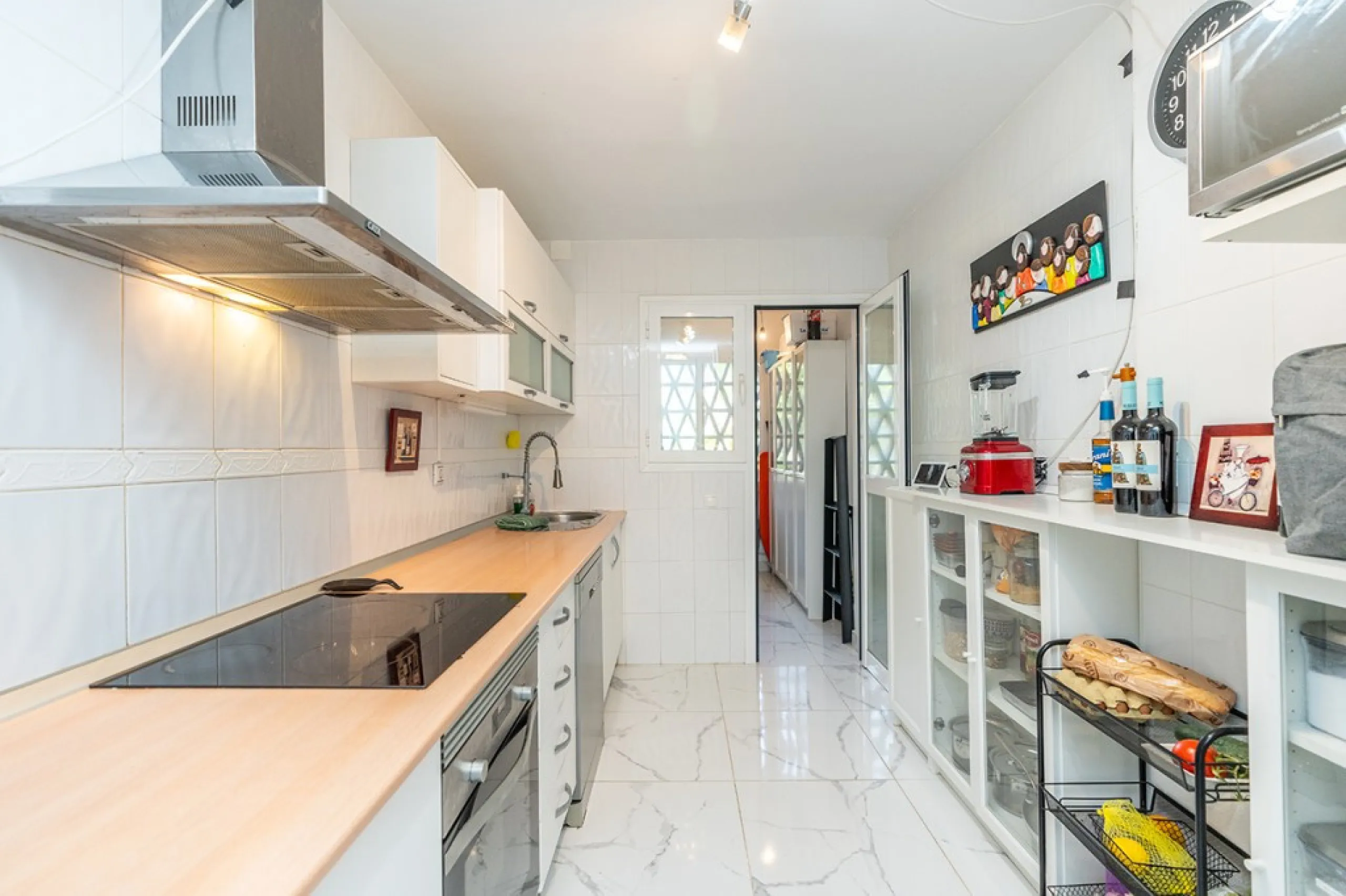 Apartment - Ground Floor Apartment в продаже в Marbella, Málaga. В доме 3 спален и 2 ванных комнат. Площадь дома 111 м². Площадь участка 105 м²