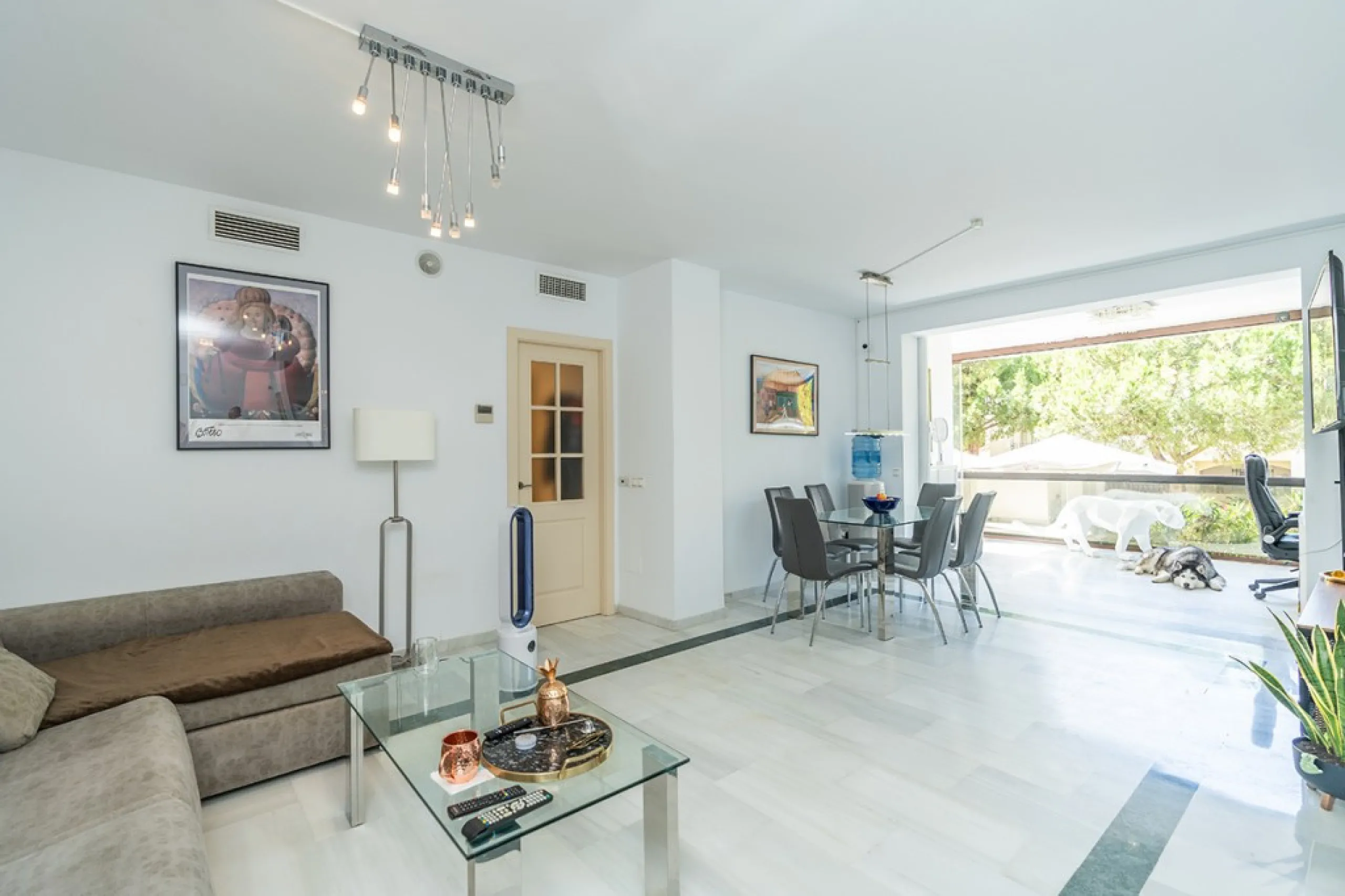 Apartment - Ground Floor Apartment в продаже в Marbella, Málaga. В доме 3 спален и 2 ванных комнат. Площадь дома 111 м². Площадь участка 105 м²