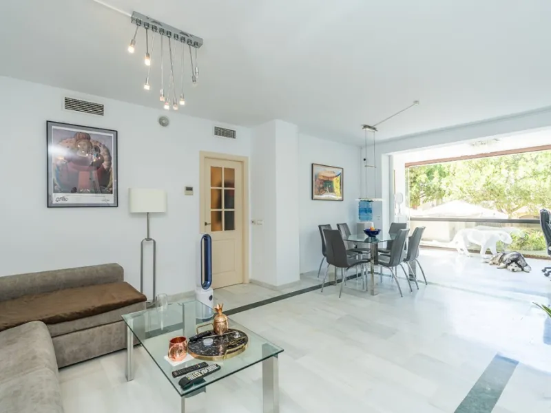 Apartment - Ground Floor Apartment в продаже в Marbella, Málaga. В доме 3 спален и 2 ванных комнат. Площадь дома 111 м². Площадь участка 105 м²