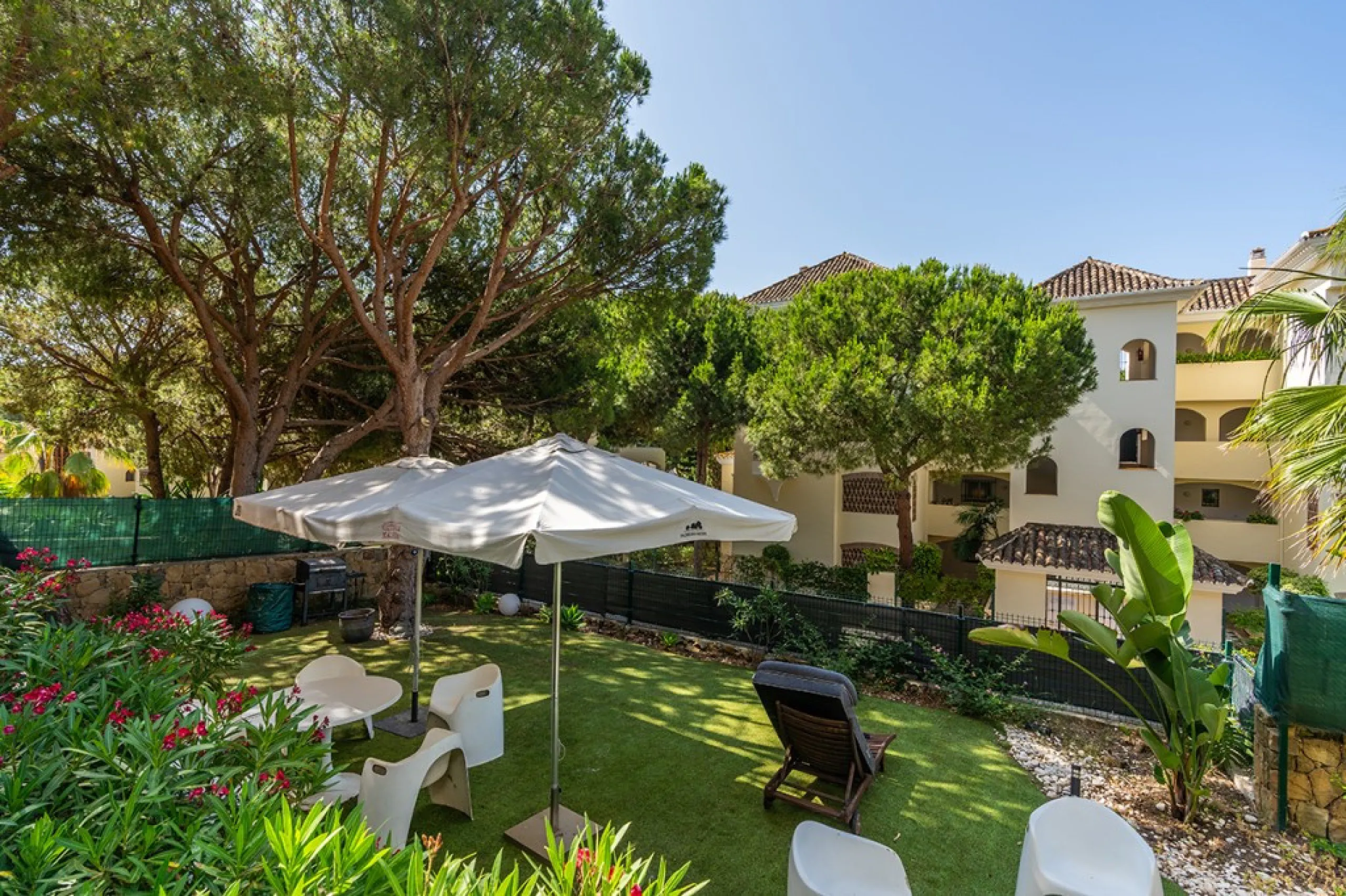 Apartment - Ground Floor Apartment в продаже в Marbella, Málaga. В доме 3 спален и 2 ванных комнат. Площадь дома 111 м². Площадь участка 105 м²