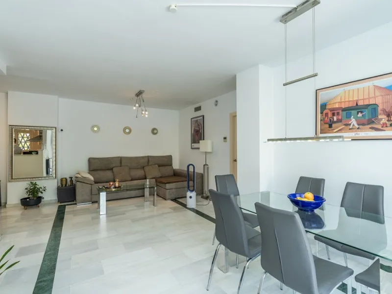 Apartment - Ground Floor Apartment в продаже в Marbella, Málaga. В доме 3 спален и 2 ванных комнат. Площадь дома 111 м². Площадь участка 105 м²