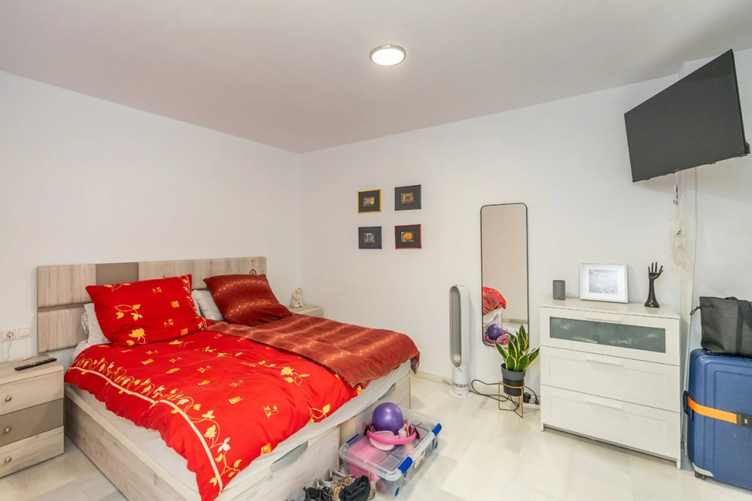 Apartment - Ground Floor Apartment в продаже в Marbella, Málaga. В доме 3 спален и 2 ванных комнат. Площадь дома 111 м². Площадь участка 105 м²