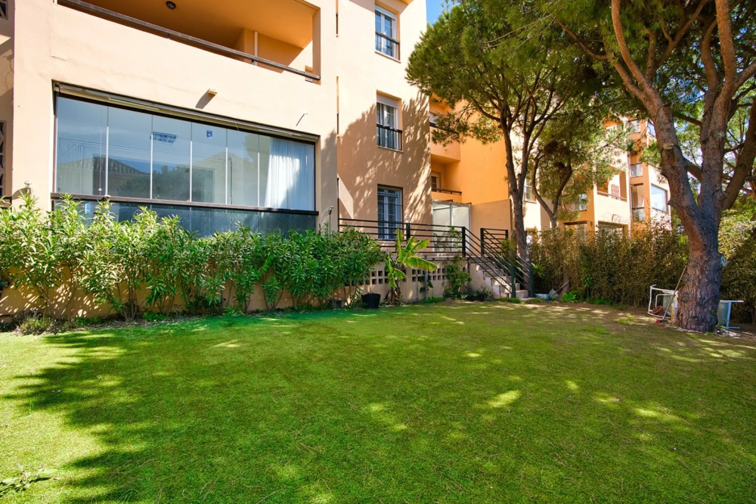 Apartment - Ground Floor Apartment в продаже в Marbella, Málaga. В доме 3 спален и 2 ванных комнат. Площадь дома 111 м². Площадь участка 105 м²