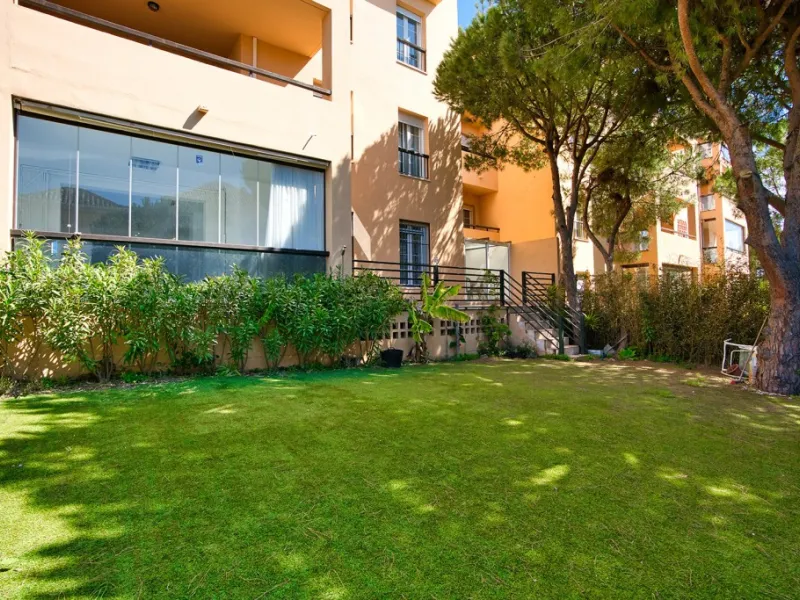 Apartment - Ground Floor Apartment в продаже в Marbella, Málaga. В доме 3 спален и 2 ванных комнат. Площадь дома 111 м². Площадь участка 105 м²