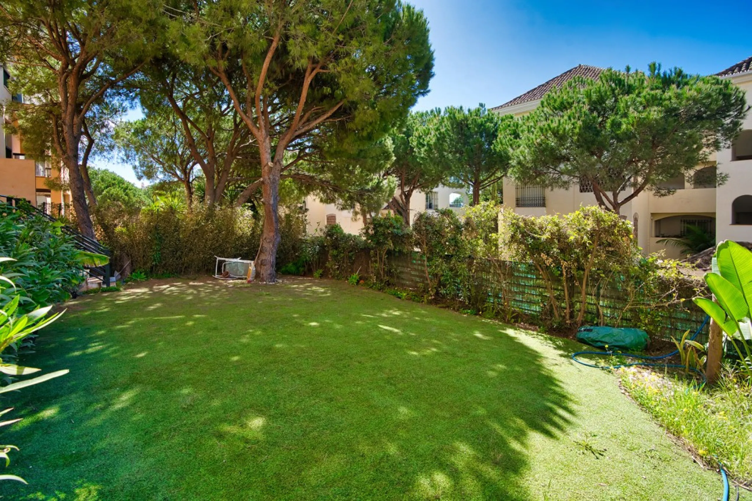 Apartment - Ground Floor Apartment в продаже в Marbella, Málaga. В доме 3 спален и 2 ванных комнат. Площадь дома 111 м². Площадь участка 105 м²