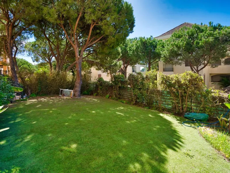 Apartment - Ground Floor Apartment в продаже в Marbella, Málaga. В доме 3 спален и 2 ванных комнат. Площадь дома 111 м². Площадь участка 105 м²