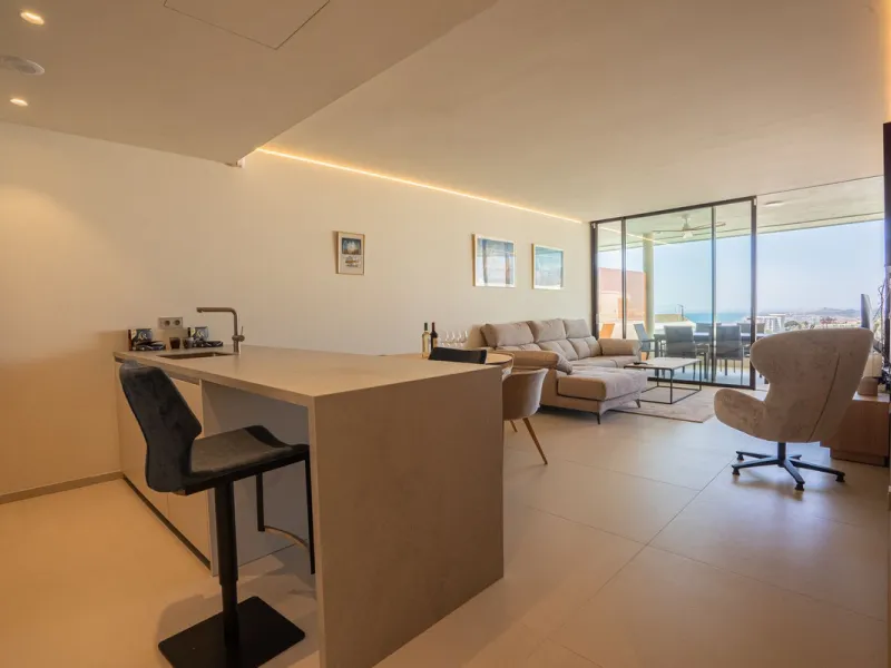 KEY-READY DESIGNER CORNER APARTMENT WITH PANORAMIC SEA VIEWS