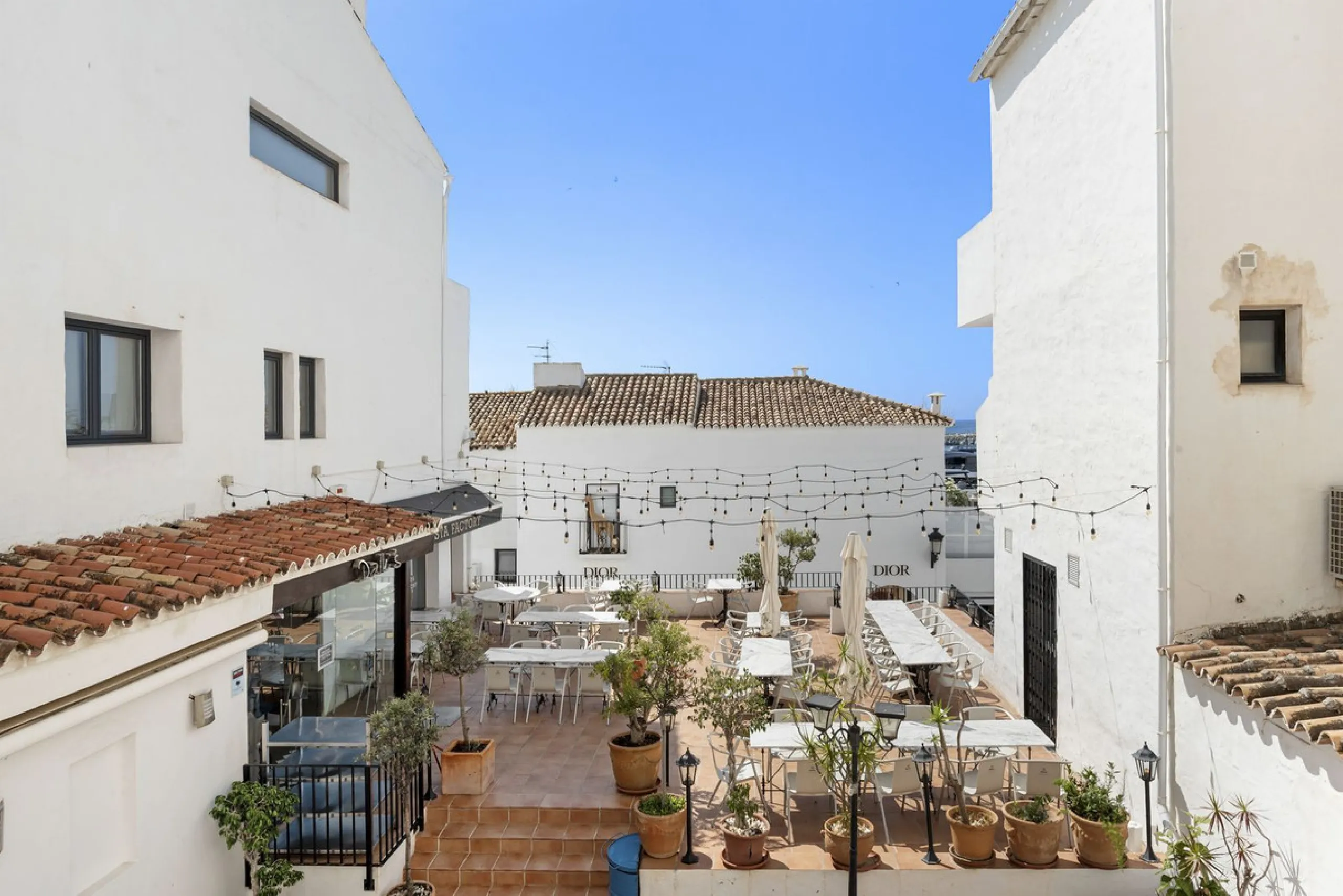 Apartment - Middle Floor Apartment в продаже в Marbella, Málaga. В доме 2 спален и 1 ванных комнат. Площадь дома 102 м²