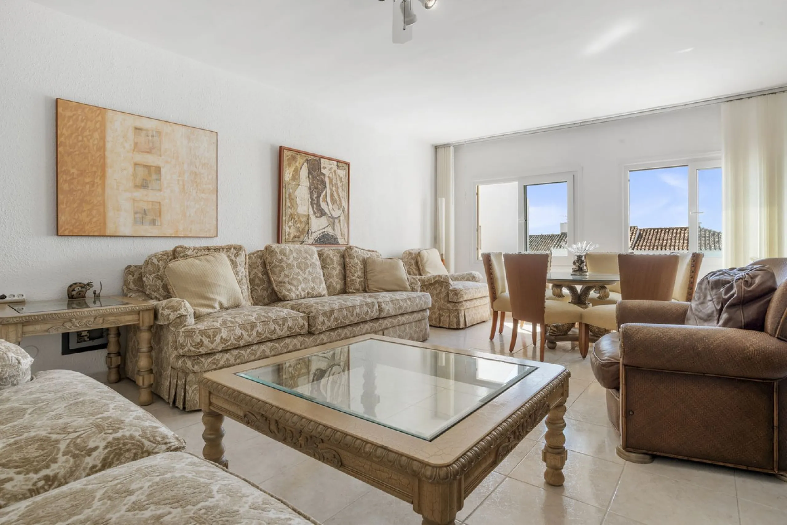 Apartment - Middle Floor Apartment в продаже в Marbella, Málaga. В доме 2 спален и 1 ванных комнат. Площадь дома 102 м²