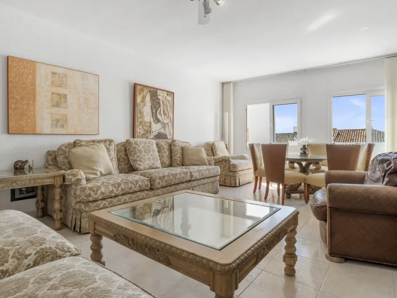 Apartment - Middle Floor Apartment в продаже в Marbella, Málaga. В доме 2 спален и 1 ванных комнат. Площадь дома 102 м²