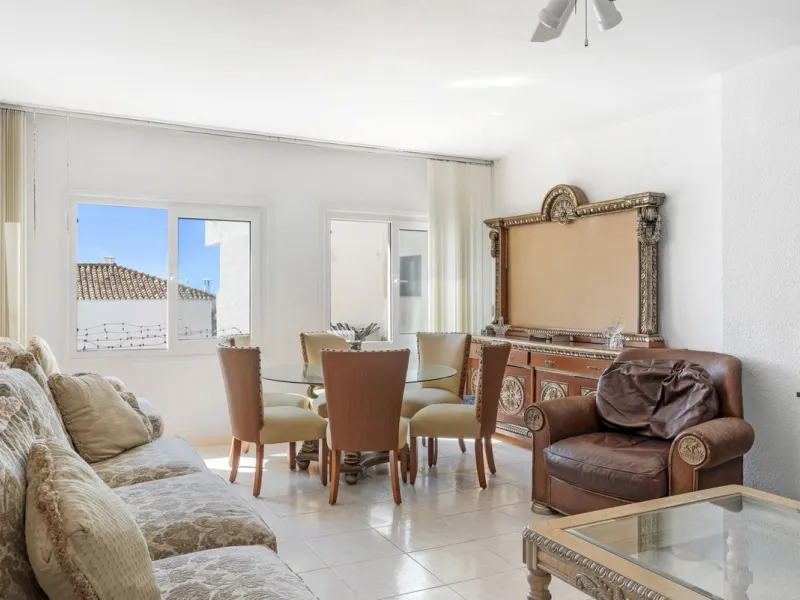 Apartment - Middle Floor Apartment в продаже в Marbella, Málaga. В доме 2 спален и 1 ванных комнат. Площадь дома 102 м²