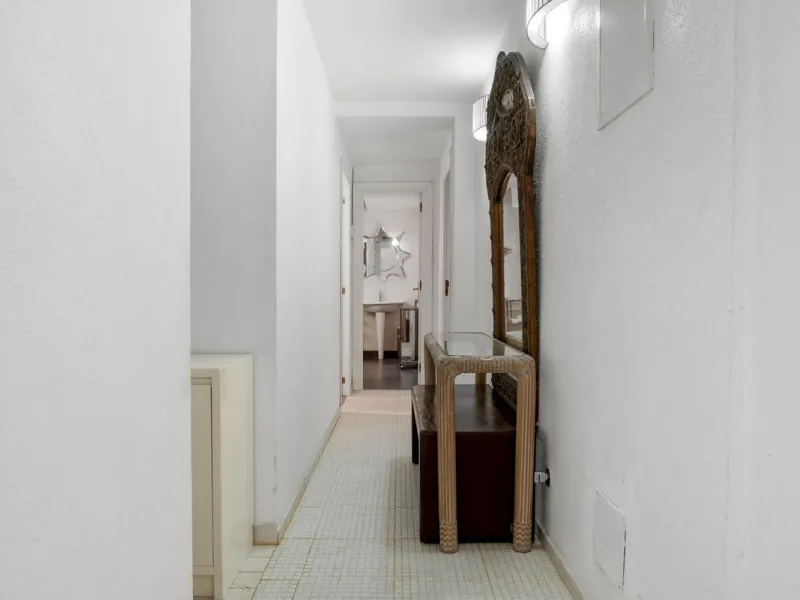 Apartment - Middle Floor Apartment в продаже в Marbella, Málaga. В доме 2 спален и 1 ванных комнат. Площадь дома 102 м²