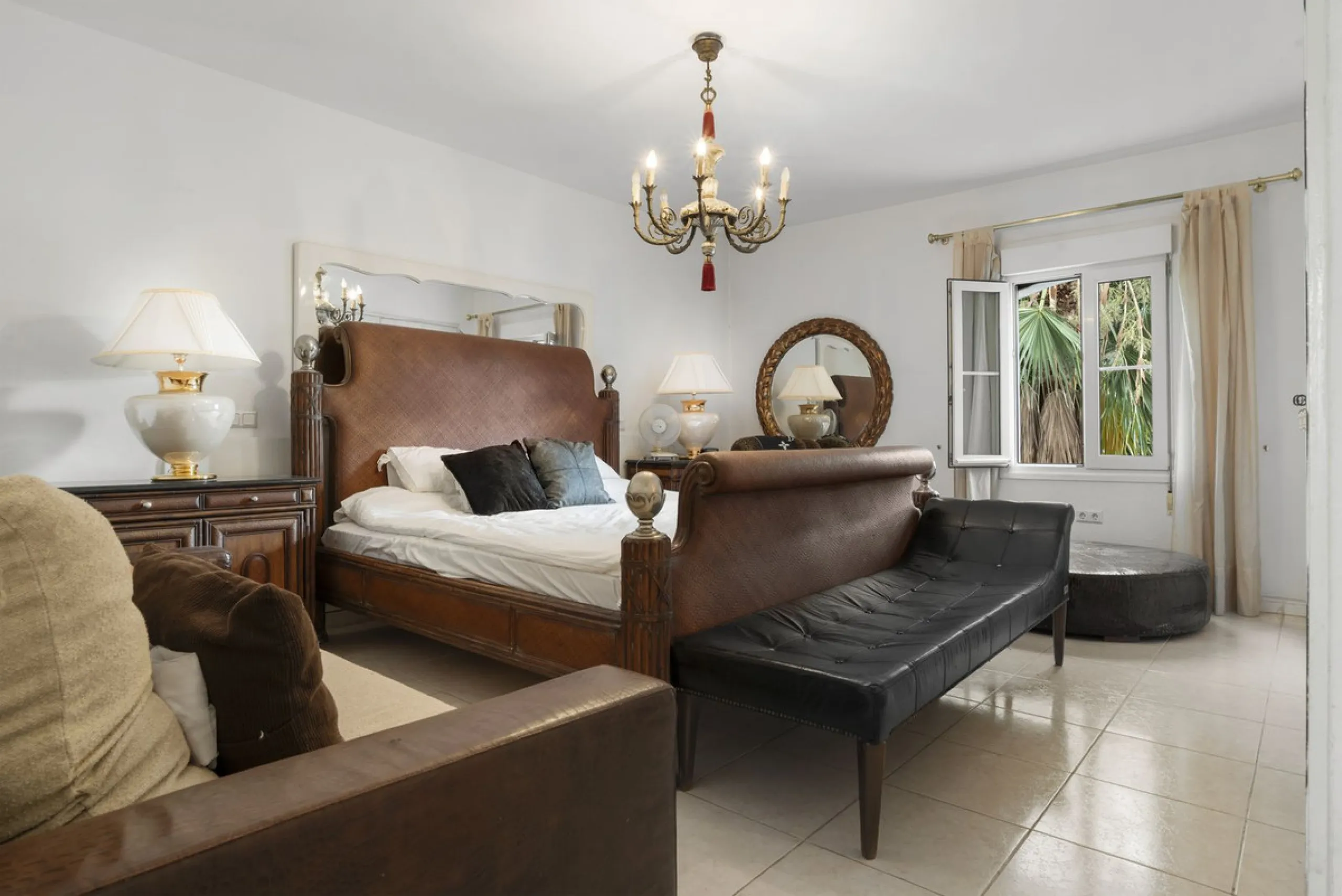 Apartment - Middle Floor Apartment в продаже в Marbella, Málaga. В доме 2 спален и 1 ванных комнат. Площадь дома 102 м²