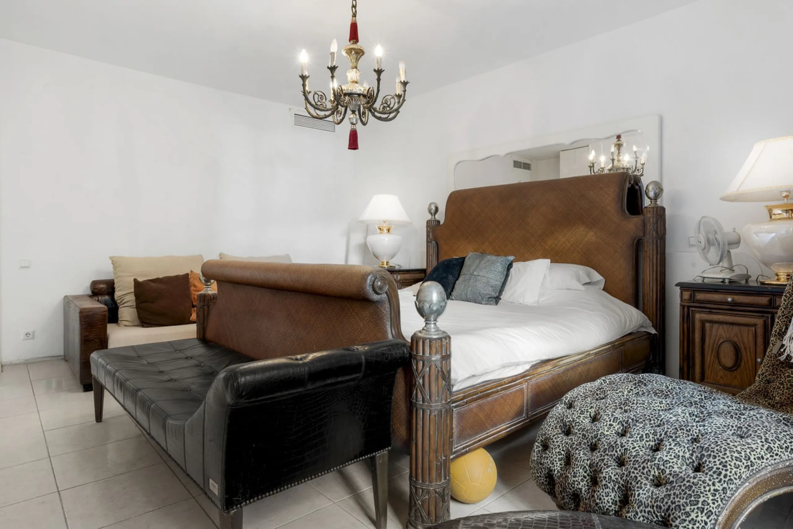 Apartment - Middle Floor Apartment в продаже в Marbella, Málaga. В доме 2 спален и 1 ванных комнат. Площадь дома 102 м²