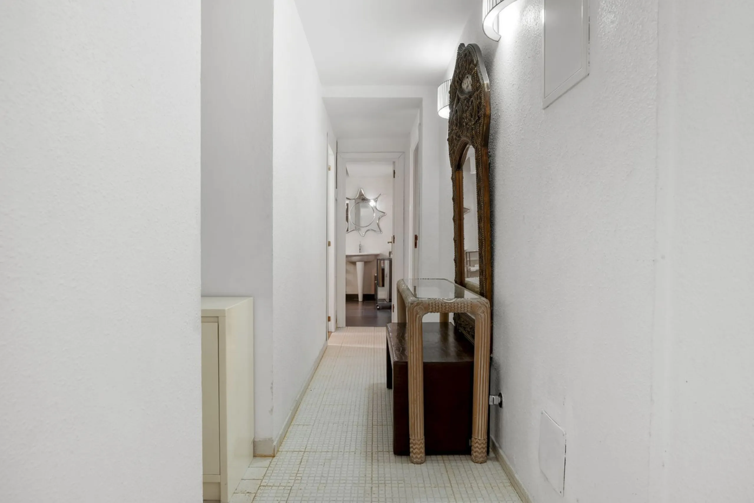 Apartment - Middle Floor Apartment в продаже в Marbella, Málaga. В доме 2 спален и 1 ванных комнат. Площадь дома 102 м²