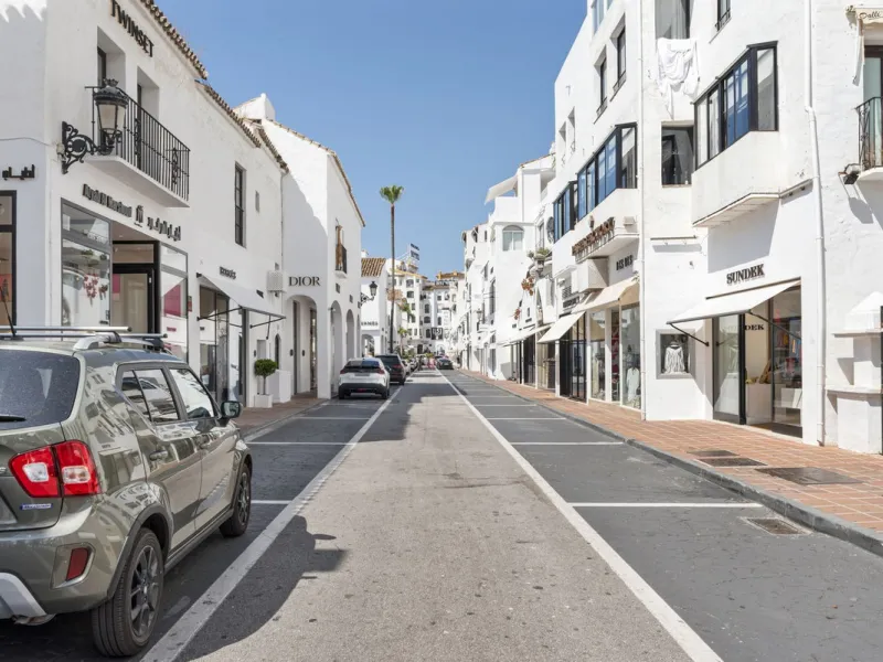 Apartment - Middle Floor Apartment в продаже в Marbella, Málaga. В доме 2 спален и 1 ванных комнат. Площадь дома 102 м²