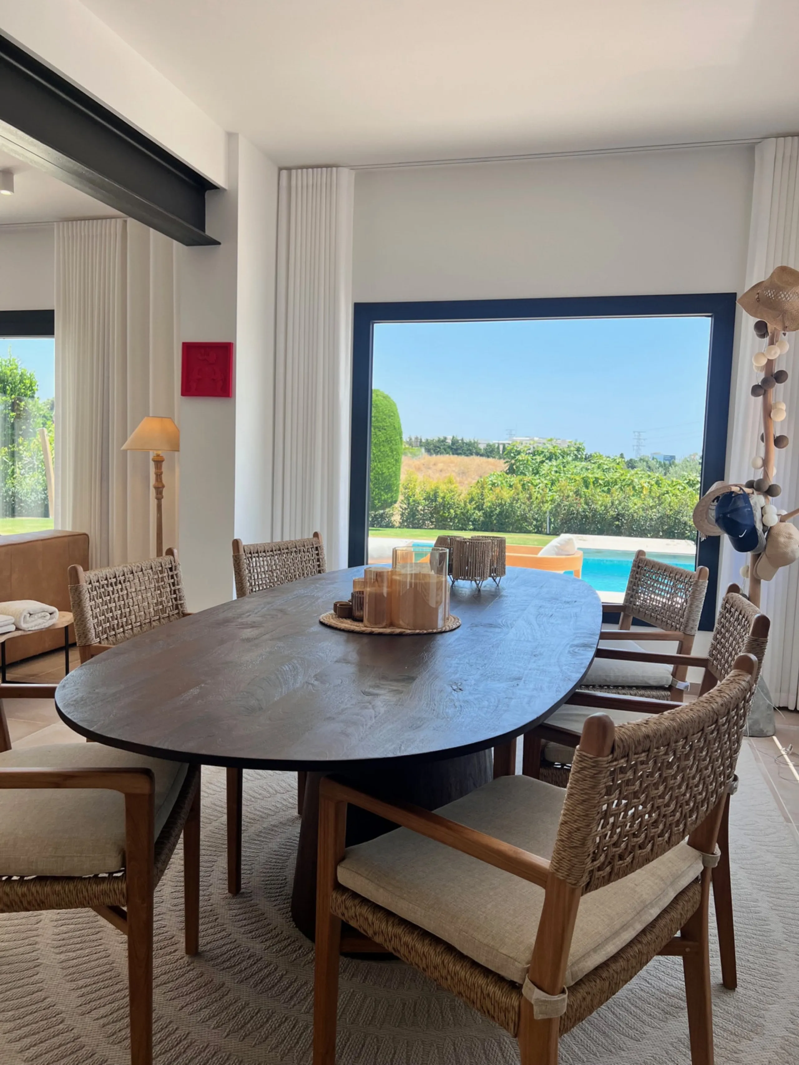 House - Detached Villa в продаже в Estepona, Málaga. В доме 3 спален и 4 ванных комнат. Площадь дома 257 м². Площадь участка 2626 м²