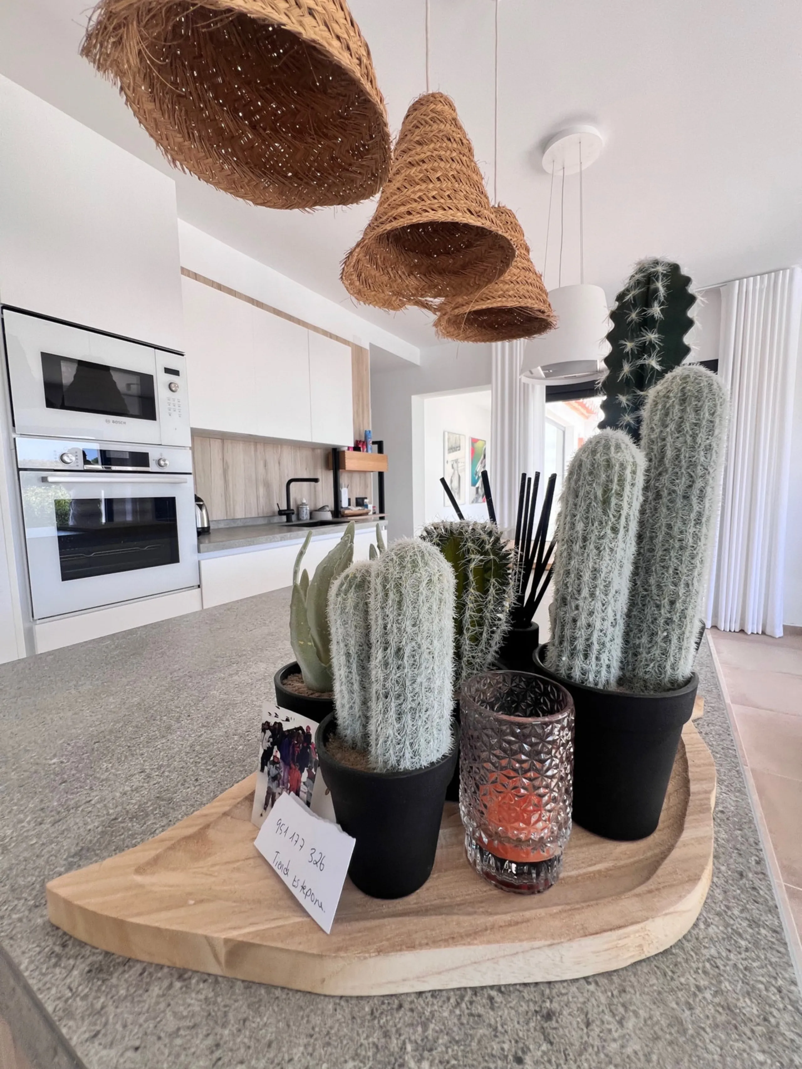 House - Detached Villa в продаже в Estepona, Málaga. В доме 3 спален и 4 ванных комнат. Площадь дома 257 м². Площадь участка 2626 м²