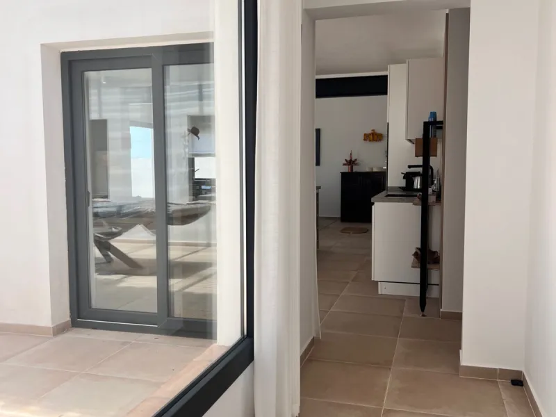 House - Detached Villa в продаже в Estepona, Málaga. В доме 3 спален и 4 ванных комнат. Площадь дома 257 м². Площадь участка 2626 м²