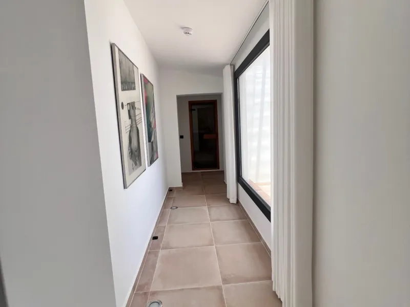 House - Detached Villa в продаже в Estepona, Málaga. В доме 3 спален и 4 ванных комнат. Площадь дома 257 м². Площадь участка 2626 м²