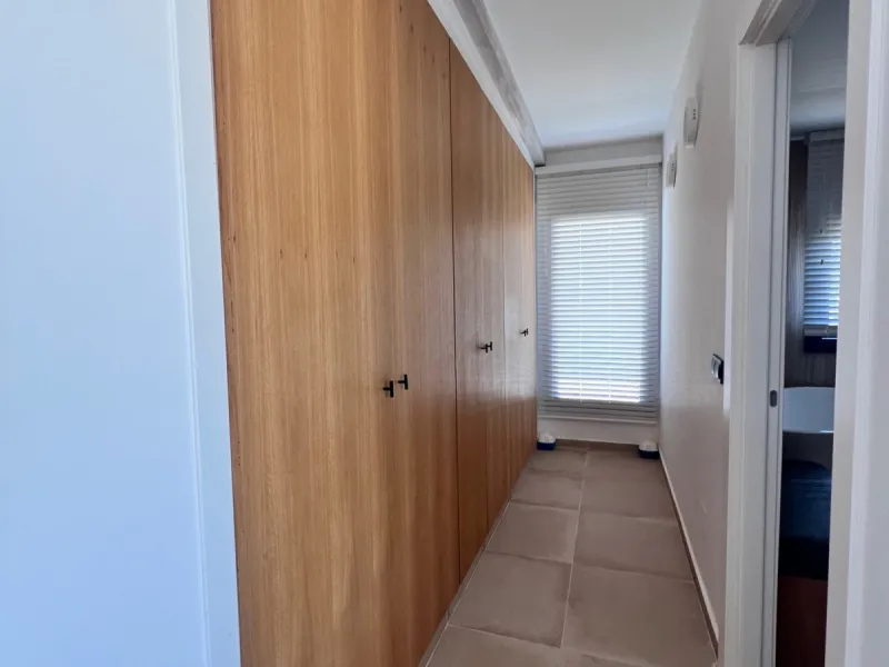 House - Detached Villa в продаже в Estepona, Málaga. В доме 3 спален и 4 ванных комнат. Площадь дома 257 м². Площадь участка 2626 м²