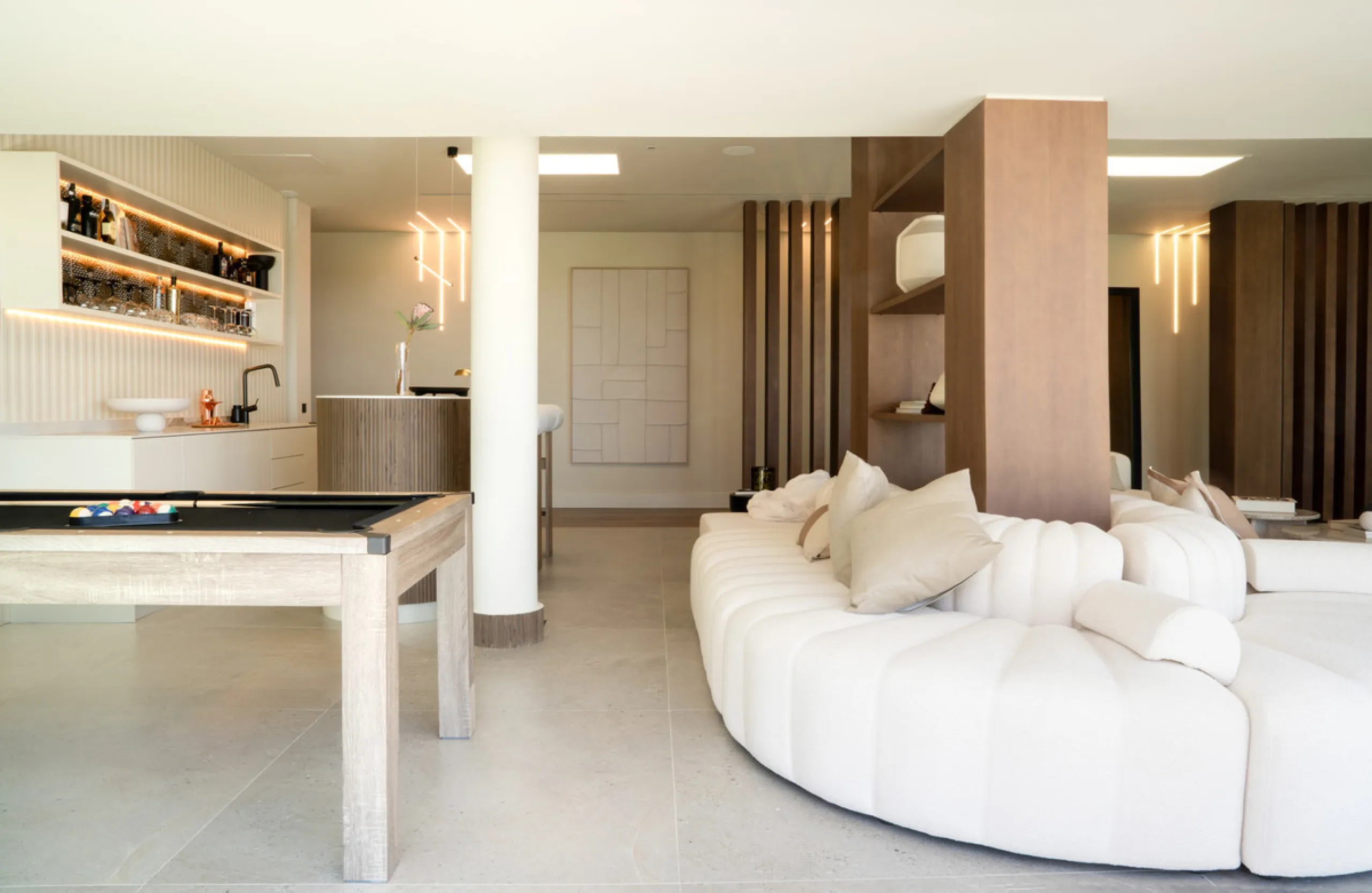 House - Detached Villa в продаже в Benahavís, Málaga. В доме 4 спален и 7 ванных комнат. Площадь дома 1847 м². Площадь участка 2068 м²