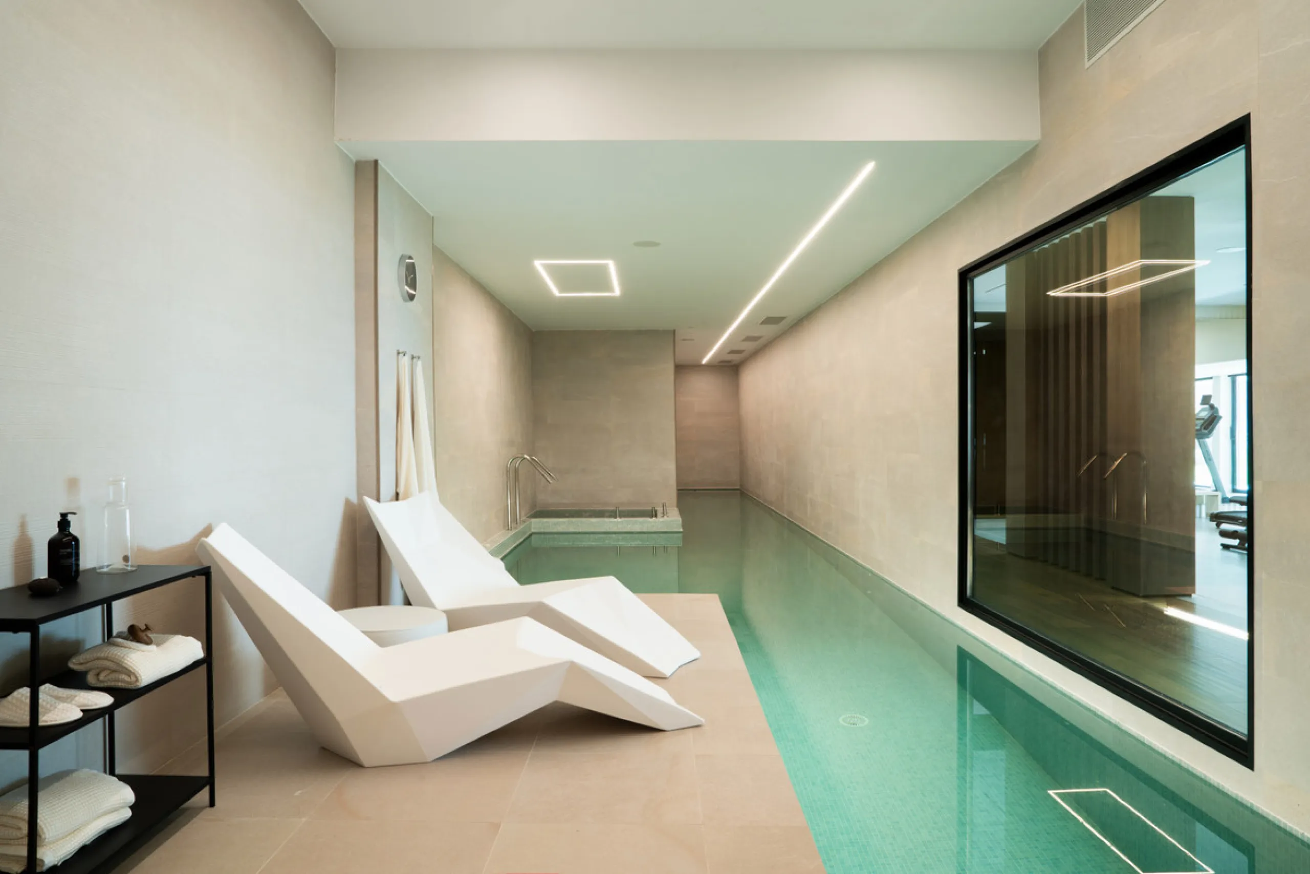 House - Detached Villa в продаже в Benahavís, Málaga. В доме 4 спален и 7 ванных комнат. Площадь дома 1847 м². Площадь участка 2068 м²