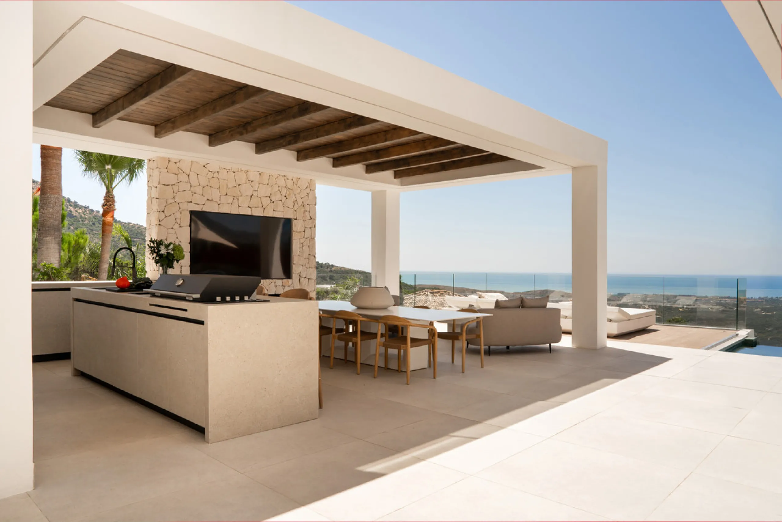 House - Detached Villa в продаже в Benahavís, Málaga. В доме 4 спален и 7 ванных комнат. Площадь дома 1847 м². Площадь участка 2068 м²