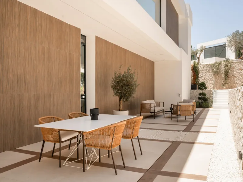 House - Detached Villa в продаже в Benahavís, Málaga. В доме 4 спален и 7 ванных комнат. Площадь дома 1847 м². Площадь участка 2068 м²