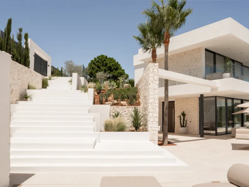 House - Detached Villa в продаже в Benahavís, Málaga. В доме 4 спален и 7 ванных комнат. Площадь дома 1847 м². Площадь участка 2068 м²
