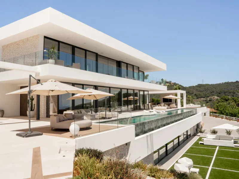 House - Detached Villa в продаже в Benahavís, Málaga. В доме 4 спален и 7 ванных комнат. Площадь дома 1847 м². Площадь участка 2068 м²
